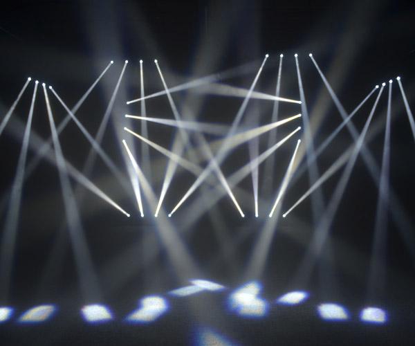 4 luz principal móvil del haz de la iluminación de la etapa de las cabezas RGBW 4 in-1 LED para el concierto/el teatro